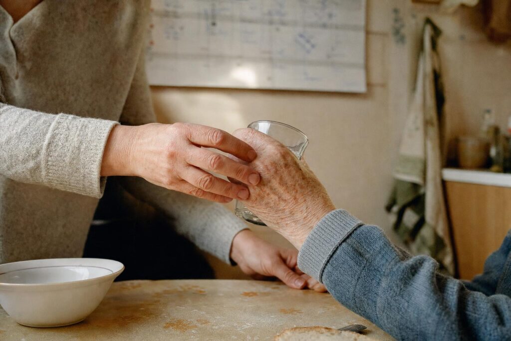 11 millions d’aidants familiaux : indispensables, invisibles, oubliés